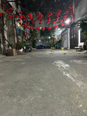 nhà 8 x 17m - xây 3 tầng - đường ung văn khiêm - bán 24.2 tỷ