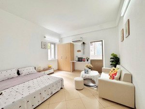 phòng 1 ngủ 1 bếp sạch sẽ 319 trần cung to thoáng