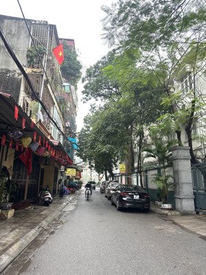 bán nhà phân lô phố nguỵ như con tum thanh xuân. dt 32m2 6tầng thang máy. giá 17,5 tỷ.