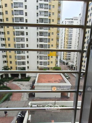 không ở nữa nên bán ch sky garden 3, q7, dt 75m2 2pn 2wc gía 2,13 tỷ bao vat và phí, view nội khu