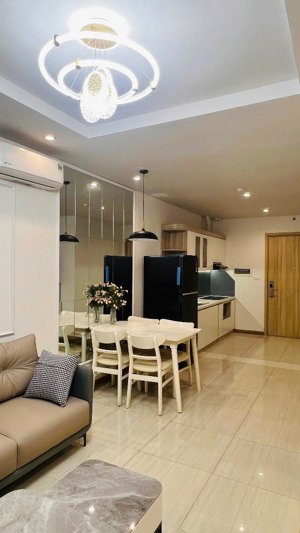 cần bán căn hoa hậu 2n chung cư greenbay garden hạ long , đầy đủ nội thất đã có sổ. giá: 2tyxx