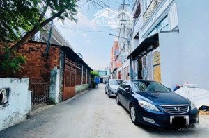 khu cao không ngập cạnh chợ thủ đức, nhà 3 tầng kiên cố 56m2 ngang 4.3m, xe hơi tránh chỉ 6.5 tỷ tl