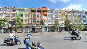 bán đất tặng nhà, vị trí rất đẹp, hẻm thông thoáng, dt: 10x18m