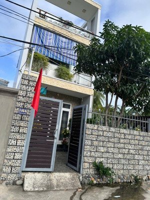 nhà 3 tầng 2 mặt tiền view biển & toàn tp vĩnh hòa giá tốt