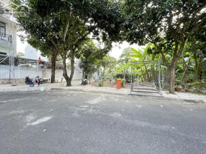 Bán gấp lô biệt thự ngay công viên vị trí tuyệt đẹp