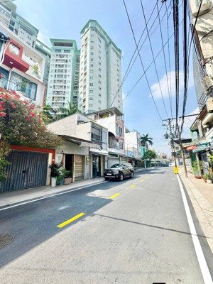 nhà 4 tầng tô hiệu hòa bình gần đầm sen