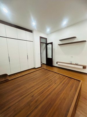 nhà phố huỳnh thúc kháng ô tô đỗ cửa bước chân ra phố nội thất nhập khẩu