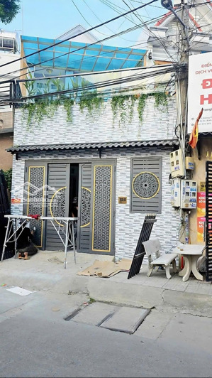 cần bán gấp căn nhà mt ở tân hoà, đông hoà. kdc cao cấp. đường 10m. có 3pn.3wc. dt 80,2m.