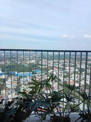 bán căn hộ tầng 35 view đẹp, full nội thất mới xịn, hỗ trợ ra sổ sang tên. tiện ích full