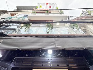 bán nhà đẹp đúc 3 lầu giá chỉ nhỉnh 4 tỷ sát bên siêu thị emart gò vấp