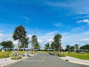 nhỉnh 2 tỷ sở hữu đất nền trung tâm bến lức - sân pickleball đắt giá - 100m2 xây dựng tự do