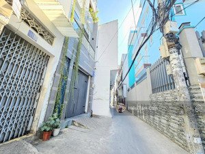 nhà thờ giáo xứ hoà bình, 30.9m2, 3 tầng, 3 phòng, 3wc, gần tân sơn nhất