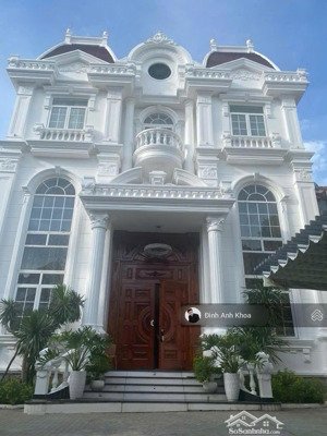 chủ thiện chí bán villa đẹp nhất thảo điền.mặt tiền đường nguyễn văn hưởng quận 2.dt:16x52 . 250 tỷ