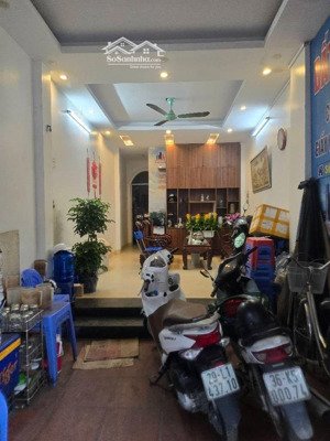 bán nhà kim giang 51m2 4tầng 8.9 tỷ, sổ vuông vắn nở hậu, gần ô tô vài bước sang ủy ban phường.