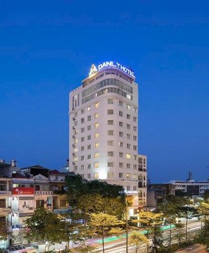 bán khách sạn 4 sao lô góc 3 mặt thoáng đào tấn - liễu giai. dt 260m2 x 14 tầng. 60p full nội thất