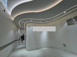 cho thuê nhà triệu việt vương,130m2 x 3 tầng + tum, mặt tiền 6m, giá thuê 100tr/tháng.