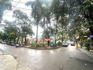 gần đh ngoại thương, viện nhi tw phân lô ô tô tránh thoáng trước sau. ngõ thông gần hồ điều hoà