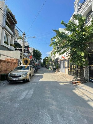 lô đất 3 mặt tiền - đường thông ôtô, phân lô tốt - 300m2 ngang 14m2 - bao đẹp