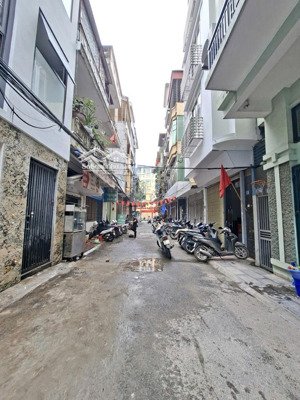 bán nhà nguỵ như kom tum phân lô kinh doanh ô tô tránh dt 32m2 giá 17.9 tỷ