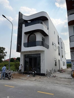 góc nội bộ dự án the sol city, 2,65 tỷ, 75m2, giá tốt nhất sau lưng chợ hưng long, bình chánh