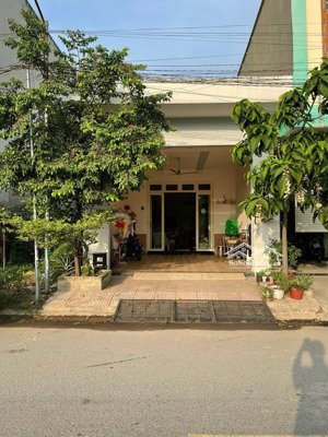 bán nhà mặt phố da2, 4,6 tỷ, 100m2, hàng hiếm tại thuận giao, bình dương