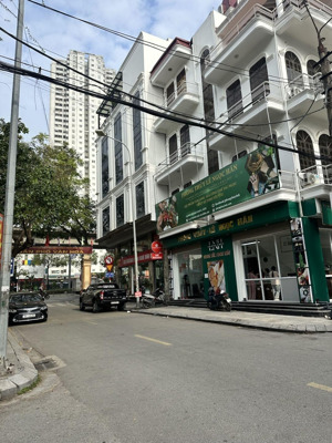 chính chủ bán nhà mặt phố lý thường kiệt 36m, đường trước nhà 8m, vỉa hè 2m, miễn trung gian