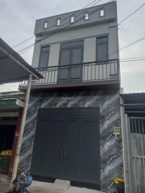 huỳnh thị hai - 2 tầng - ngang 4.6m - nhỉnh 3 tỷ xíu (thương lượng)