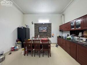 Bán nhà thạch bàn 4 tầng dân xây lô góc ô tô tránh vào nhà long biên