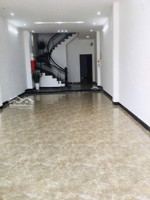 cho thuê nhà mặt tiền 2 tháng 9 . 5 tầng . thang máy . pccc đầy đủ