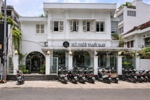 cho thuê mặt tiền ngang lớn trung tâm quận 1 - 15x10m - 2 tầng - giá thuê: 120 triệu