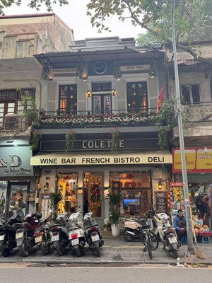 cho thuê nhà mặt phố nhà thờ được thiết kế 2 tầng với diện tích: 220m2/sàn, mặt tiền 9m, siêu hot!