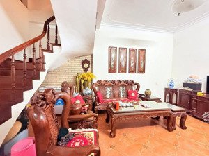 bán nhà 2 tầng phố giảng võ - dt 50m2 - mt 3,5m - 11,9 tỷ. nhà lô góc 2 thoáng, 15m ra ô tô.