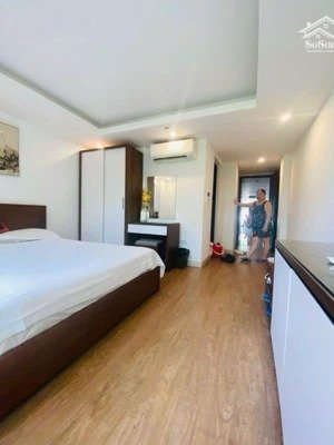 khách sạn mặt phố nguyễn hoàng tôn, đẹp, kinh doanh tốt, dòng tiền gần 1 tỷ, 92m2. lh 