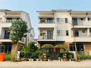 liền kề 120m2 giá hơn 8 tỷ, cách hồ gươm 12km, sổ nét căng, tiện ích đầy đủ, tại trung tâm từ sơn