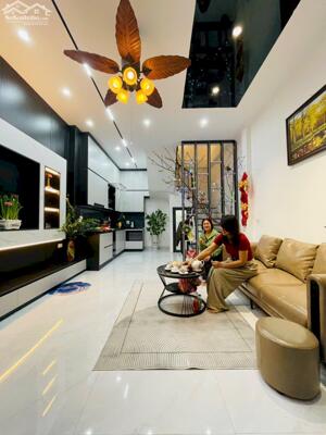 BÁN NHÀ PHỐ TÂN MAI – HOÀNG MAI, GẦN ĐƯỜNG Ô TÔ, NHÀ 5 TẦNG MỚI NỘI THẤT ĐẸP Ở NGAY.