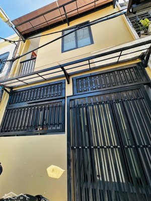 bán nhà 2 tầng - hẻm trung tâm tp, phường ngọc hiệp- 2 ngủ , 2wc, cách biển 1,5km