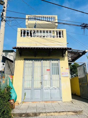 bán nhà 1 trệt 1 lầu có 5 phòng đang cho thuê giá 12 tr/ tháng 1/ đường apd3 (5x23.8m)