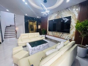 cho thuê nguyên căn 50m phố đàm quang trung long biên