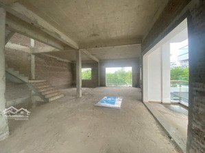 bán biệt thự thô k6 ciputra, view công viên 65ha, vườn hoa sân vườn thoáng mát. lh 