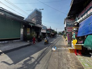 bán gấp 144m2 mặt tiền kinh doanh chân chung cư đường dt743 đang xây kế bên kcn sóng thần