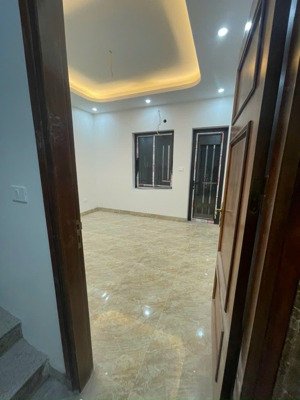 chính chủ cho thuê nhà kđt dịch vọng, thành thái, dt 90m2 x 5 tầng, 1 hầm, có thang máy.