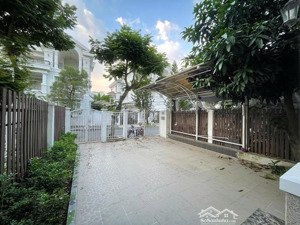 cho thuê biệt thự phú mỹ hưng, cạnh công viên và khu lâu đài chateau, 140m2(7x20), 3 tầng, 4pn, 4wc