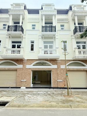 chính chủ cần bán nhà kdc icon central giá 7.5 tỷ