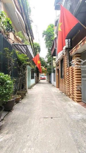 diện tích 105m2, 5 tầng, mặt tiền 4.8m, giá 24.5 tỷ. vị trí cách phố 30m, sổ đỏ sẵn sàng giao dịch