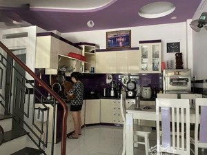 nhà 1 trệt 2 lầu, đường tam bình, giá 6,3 tỷ.