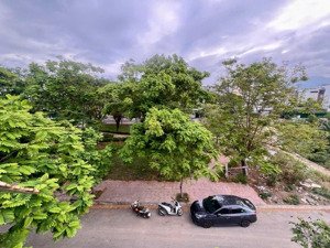 nhà kdt lê hồng phong 1 dt 75m2 có 4pn 5wc, thang máy, nhà 2mt thông thoáng, đối diện công viên