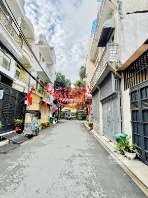 nhà thuê nguyên căn phan thúc duyện 45m2 2pn 3wc , xe tải đỗ cửa ngang 6mét có sân kinh doanh