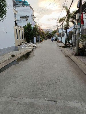 nhà mới sữa lại vào ở ngay. đường đào sư tích. giá: 7.5 tỷ.