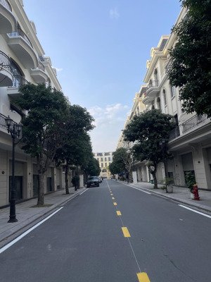 vin2 sao biển 48m rất gần vincom và trường học , giao thông thuận tiện ,bán 8ty8 bao phí