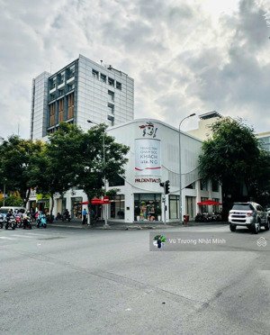 góc 2 mặt tiền pasteur - lê thánh tôn, quận 1; 80m2 (8 x 10); 4 tầng; hđt 250tr/ tháng; bán 56 tỷ